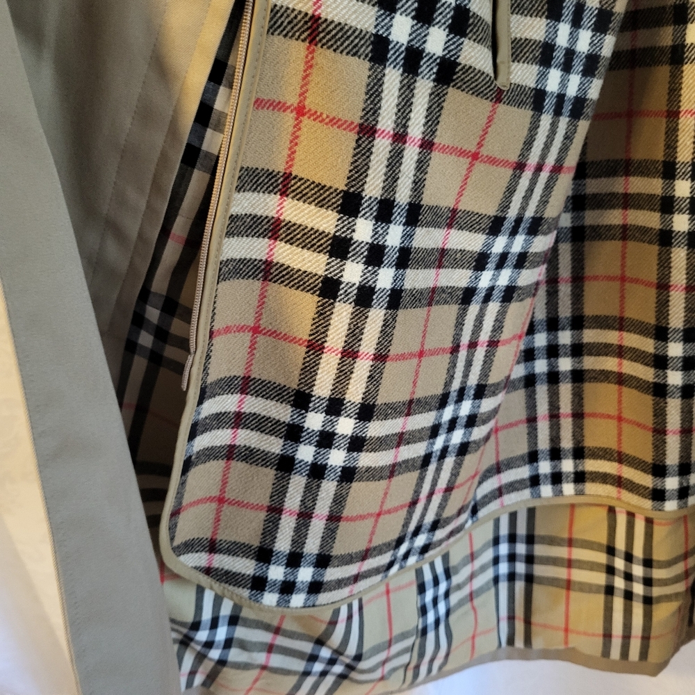 Burberry London, Men's Trench Coat, Jacket, Size 40L, Color Tan, Luxury - Picture 12 of 16